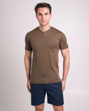CAMISETA PIMA - GOLA V - VERDE OLIVA - imagem 1